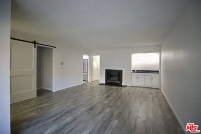 1033 6TH Street 302 photo 2