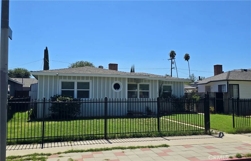18704 Saticoy Street, Reseda, CA 91335