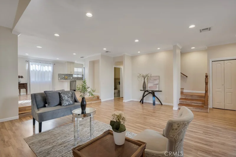 8958 Burnet Avenue E6, North Hills, CA 91343