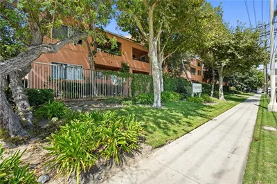 12601 Van Nuys 111 photo 2