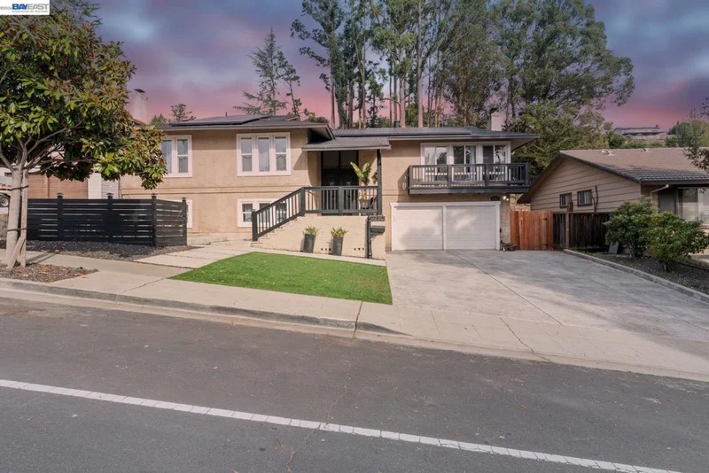 27912 Farm Hill Dr