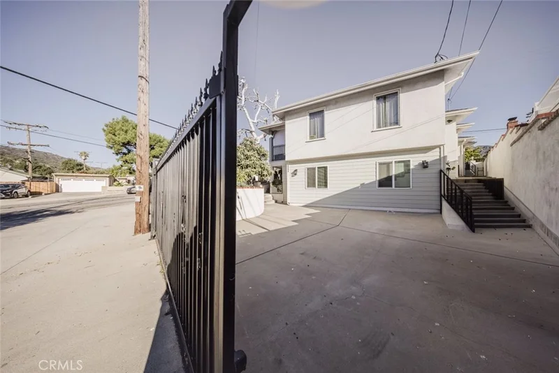 2954 Hermosa Avenue A photo 2