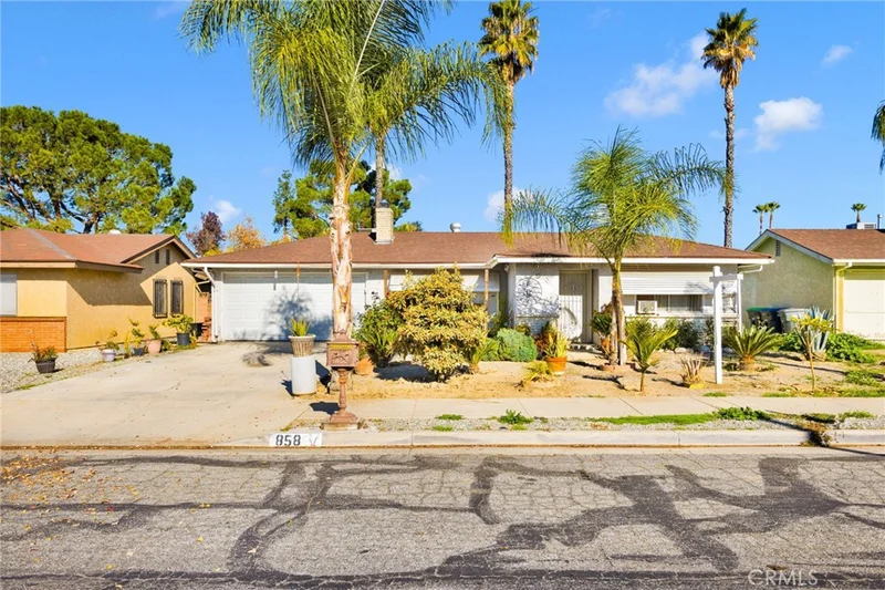 858 Coral Avenue, Hemet, CA 92543
