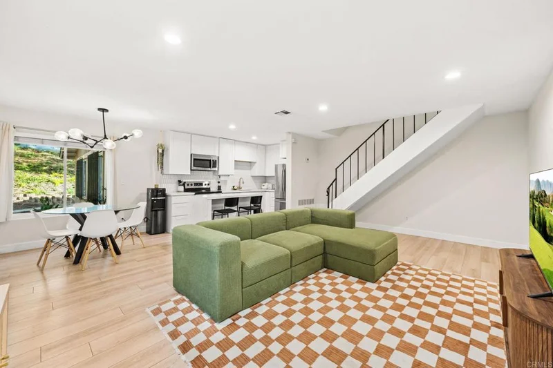 2728 Alta View Dr