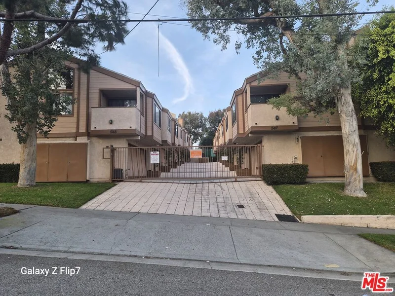 547 E Hazel Street 13, Inglewood, CA 90302