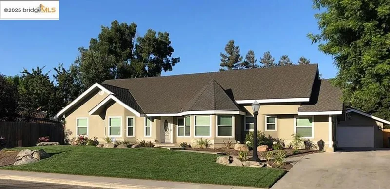 1740 S Teddy St, Visalia, CA 93277