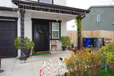 405 Greene Way photo 2