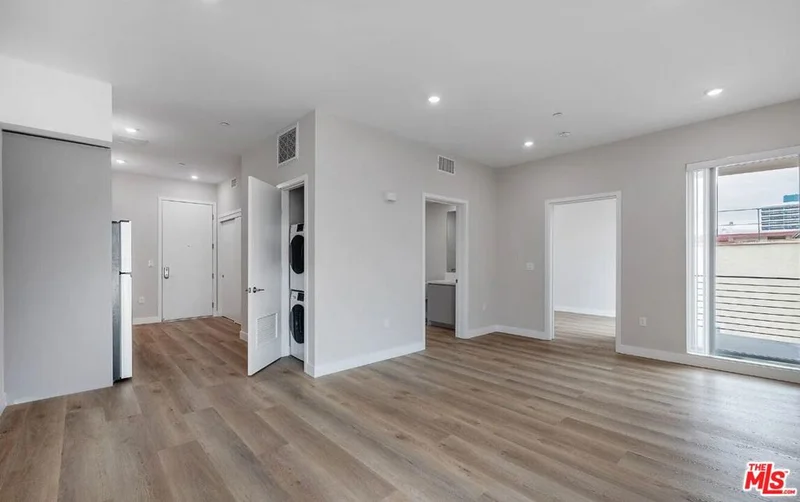 825 S Coronado Street 602 photo 2