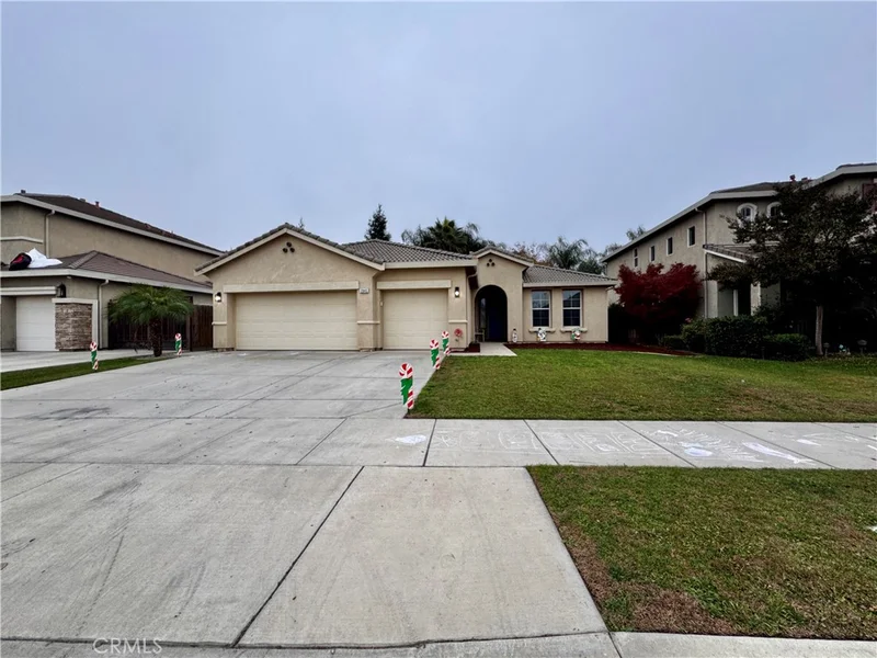 2945 W Vine, Visalia, CA 93291
