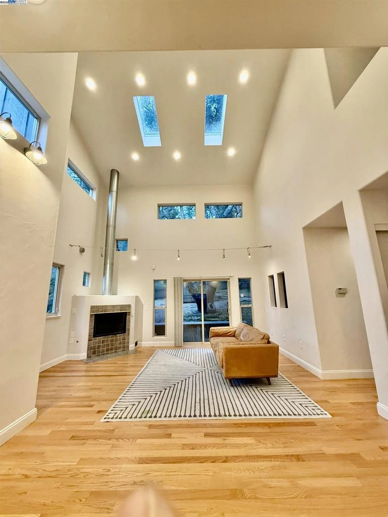 Interior 3