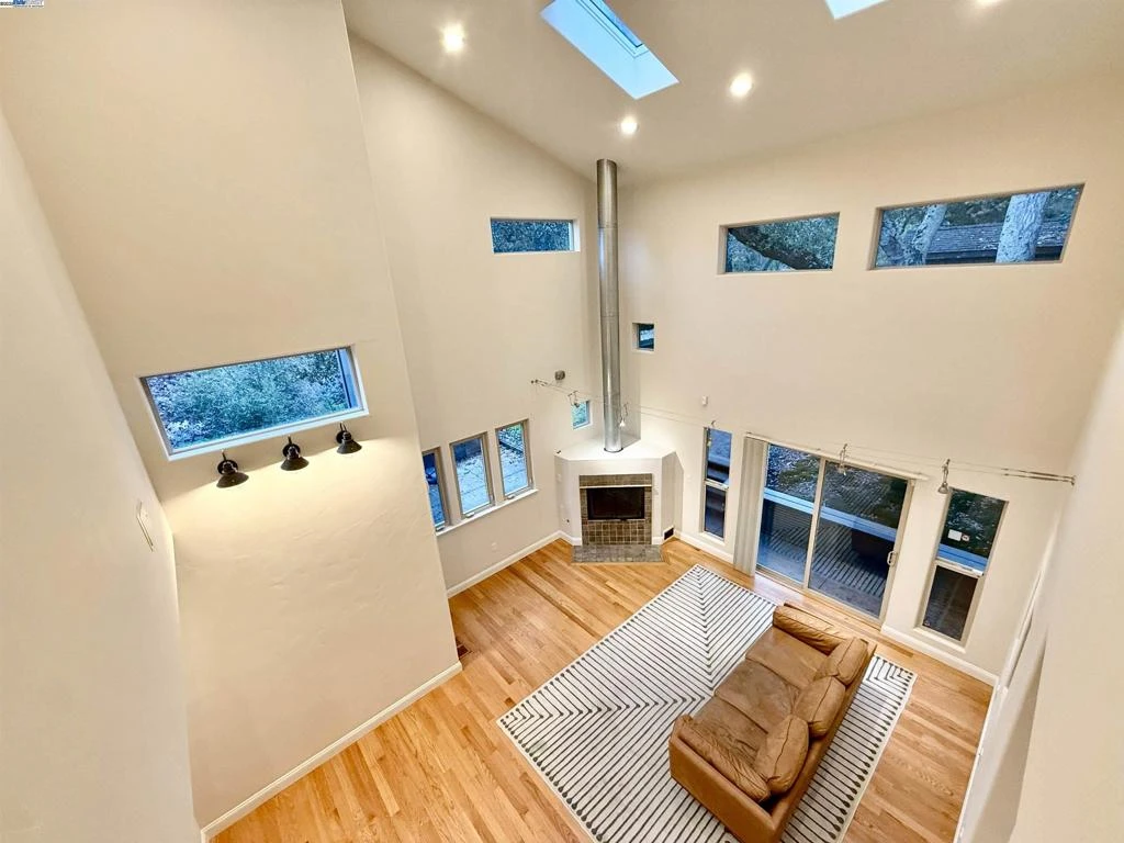 Interior 4