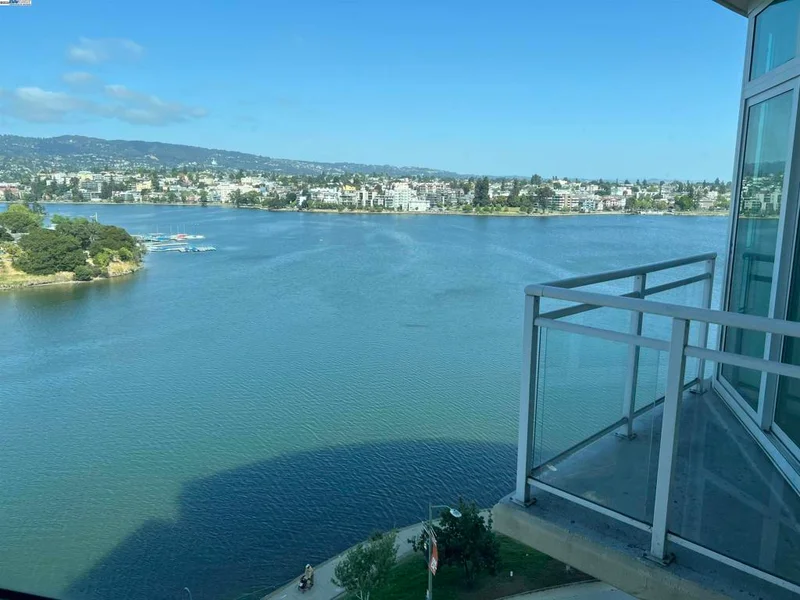 1 Lakeside Dr 821, Oakland, CA 94612