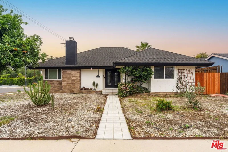 8901 Rubio Avenue, North Hills, CA 91343