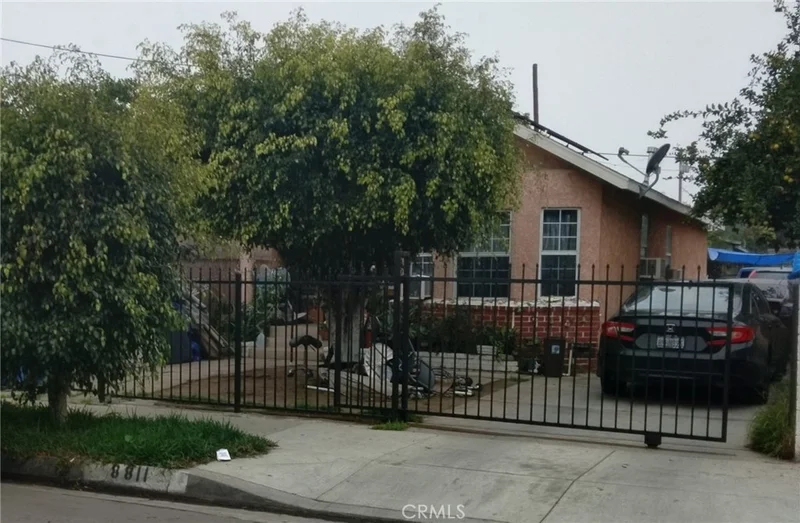 8811 Holmes, Los Angeles, CA 90002
