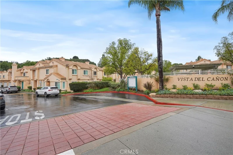 18716 Vista Del Canon C, Newhall, CA 91321