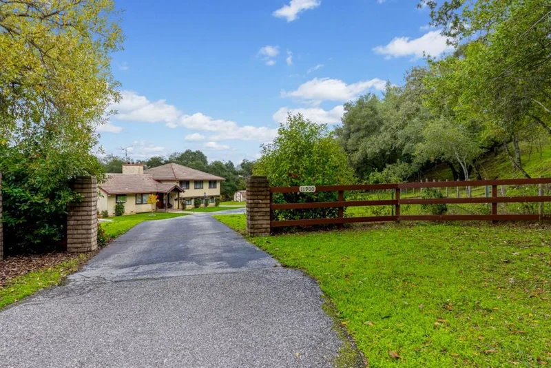 11900 Old Coach Road, Gilroy, CA 95020