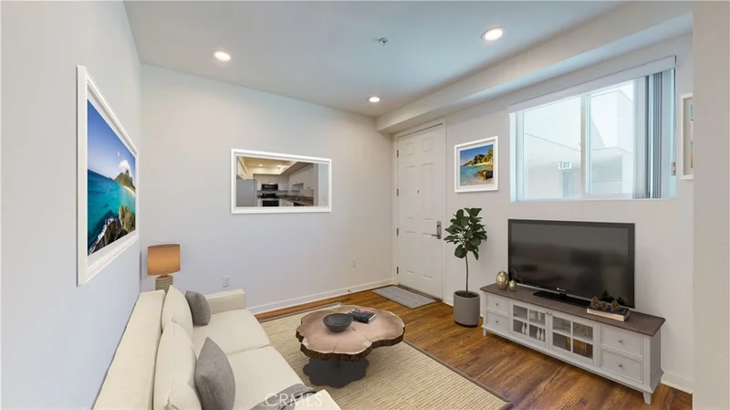 1836 Sichel St. photo 2