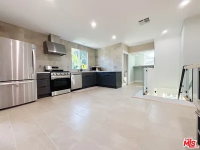 713 Devirian Place photo 2