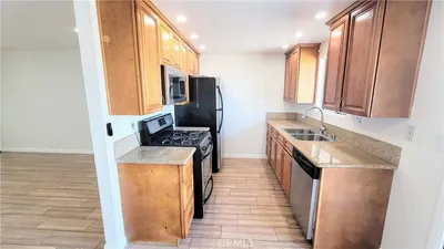 15351 Orange Avenue 26 photo 2