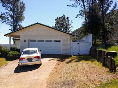 8405 Broadview photo 2