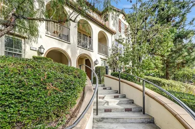 827 E Promenade E photo 2