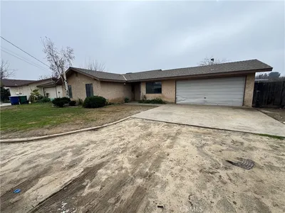 2433 W Clemenceau