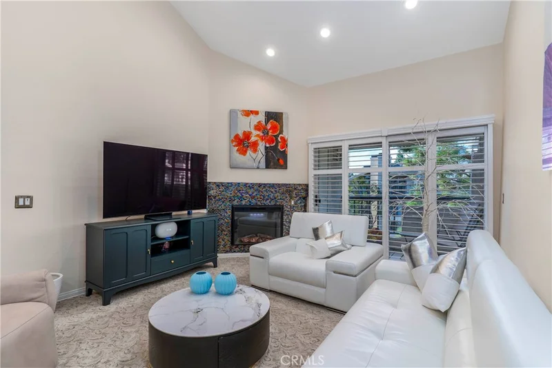 5515 Canoga Ave. #329 329, Woodland Hills, CA 91367