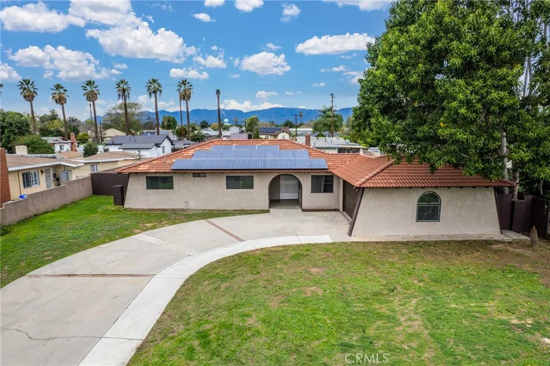 895 Orange, Colton, CA 92324
