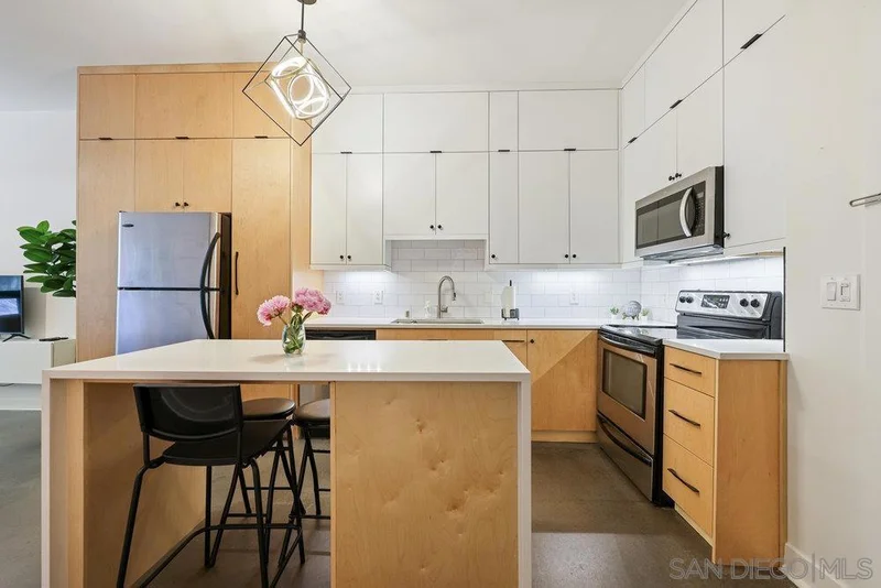 889 Date St. 103, San Diego, CA 92101