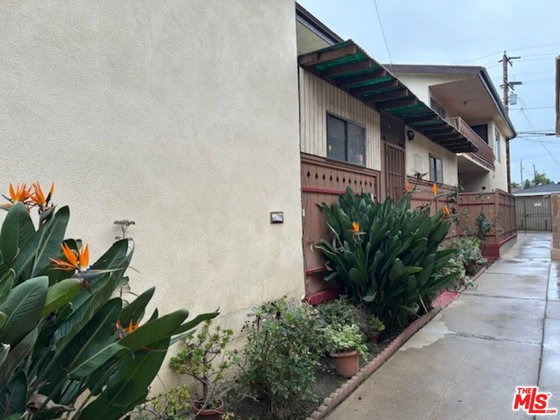 10702 Crenshaw Boulevard 5 photo 2