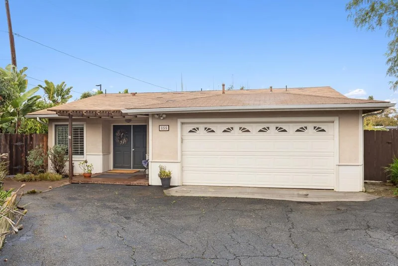 855 Rosemary Lane, Vista, CA 92081