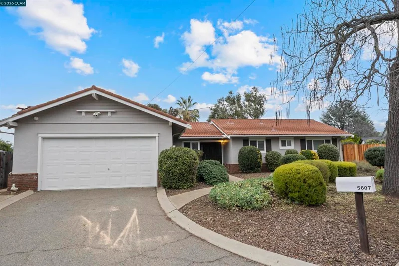 5607 Lassen Ct, Clayton, CA 94517