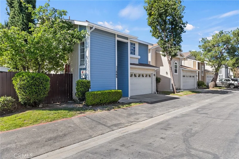 11545 Honeyglen photo 2