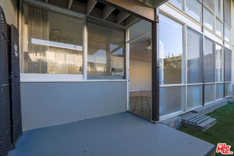 11131 ROSE Avenue 25 photo 2