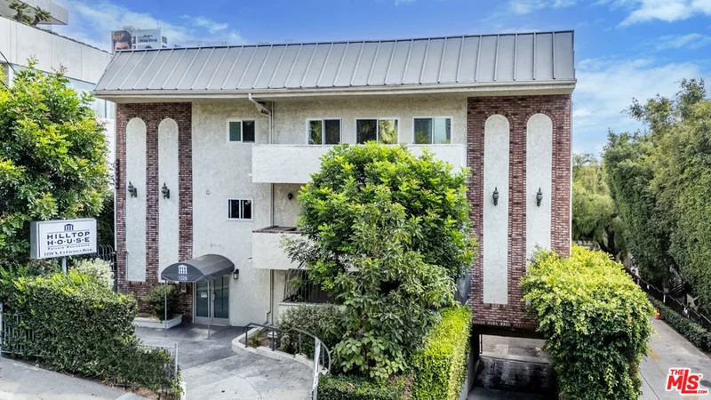 1228 N La Cienega Boulevard 102, West Hollywood, CA 90069