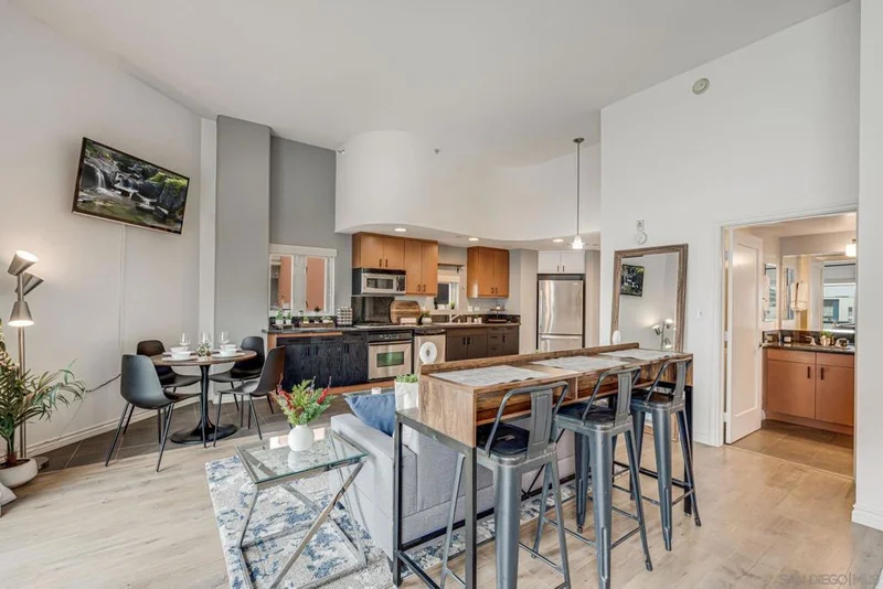 550 15th St 809, San Diego, CA 92101