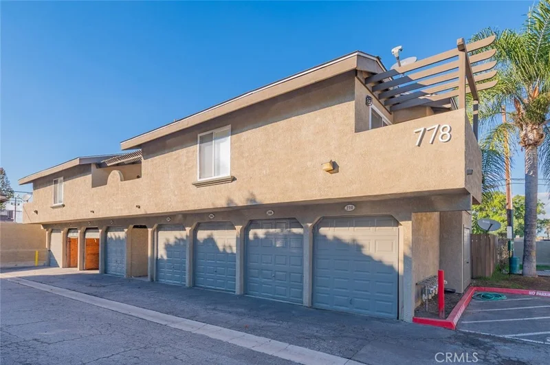778 Gianni Drive 210, Corona, CA 92879