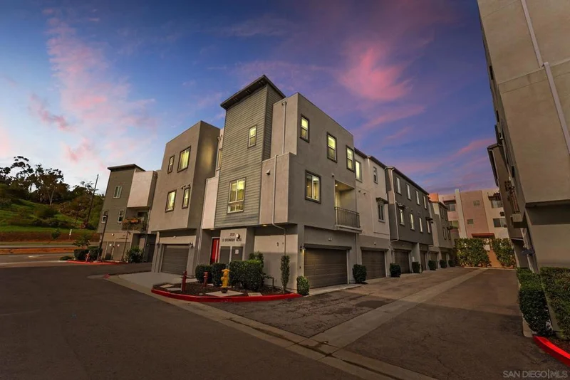 2532 S Escondido Blvd 204, Escondido, CA 92025