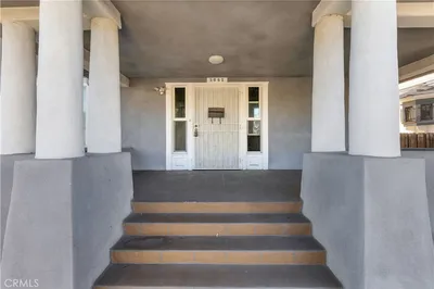 2641 S Catalina Street photo 2