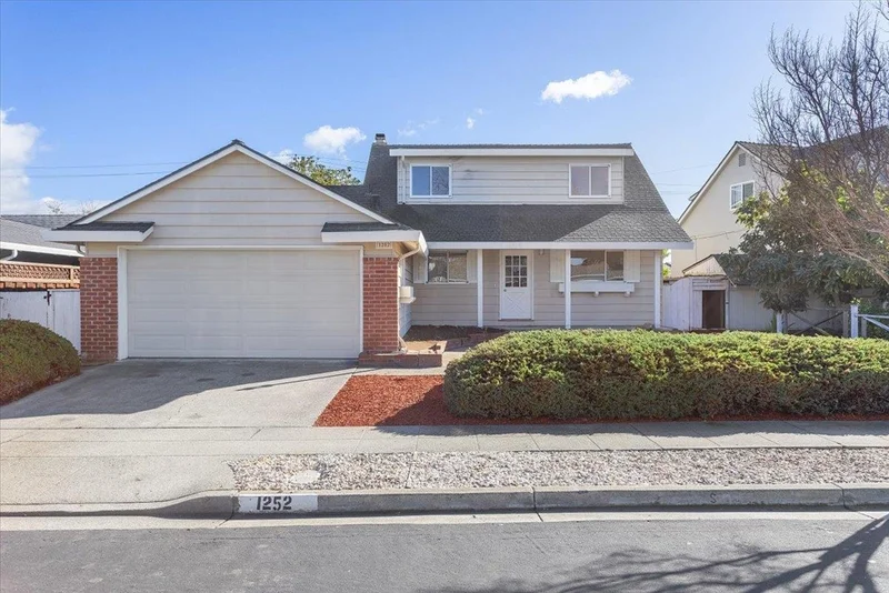 1252 Linfield Ln