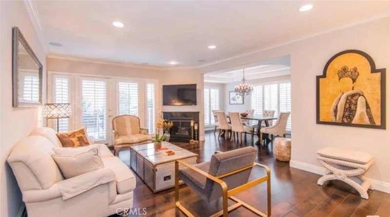 11855 Goshen, Los Angeles, CA 90049