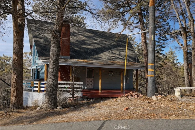 1172 Crags Lane