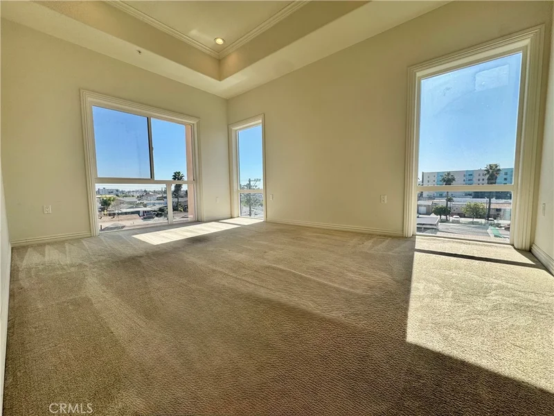 1598 Long Beach photo 2