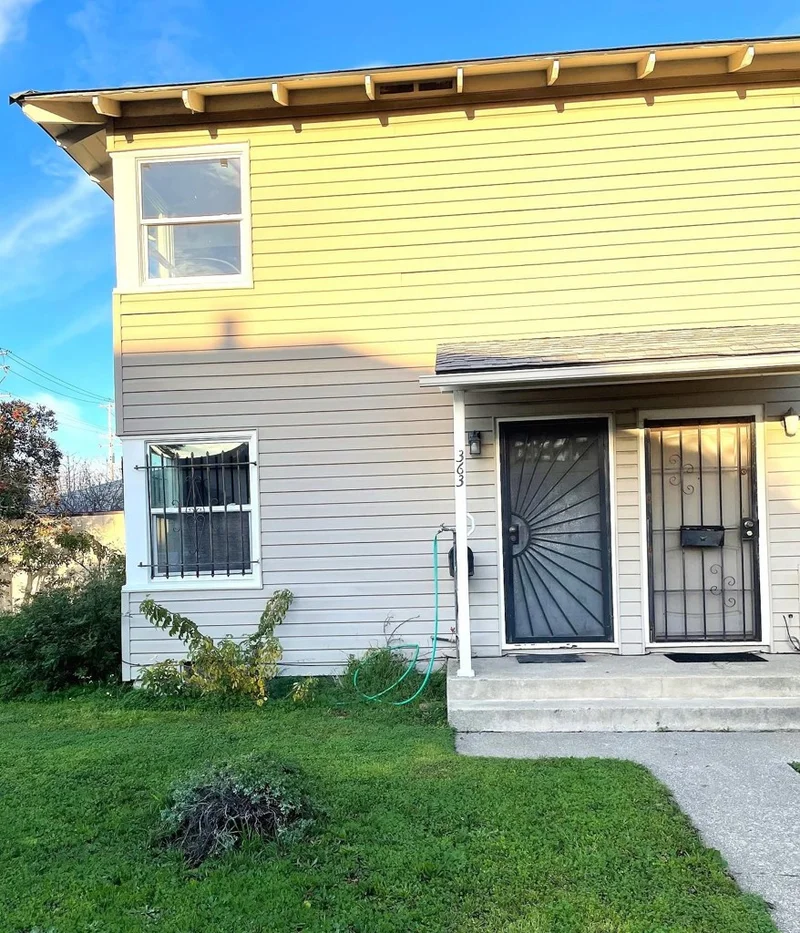Photo 2 of 363 W Bissell Ave