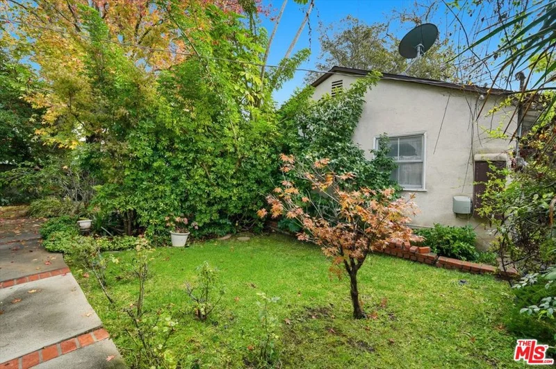 11401 Clover Avenue, Los Angeles, CA 90066