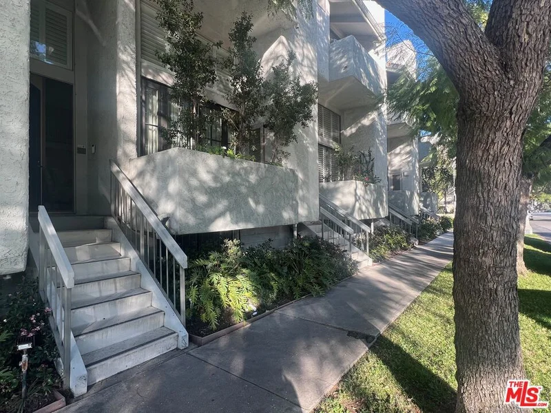8611 Burton Way 6, Los Angeles, CA 90048