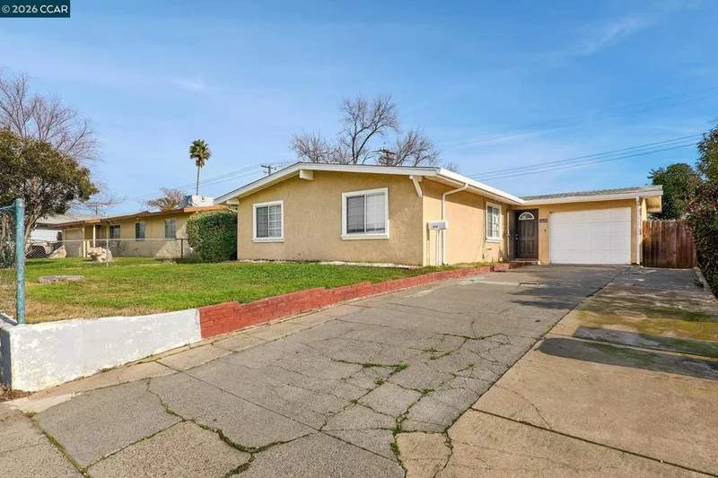 6628 Thomas Dr