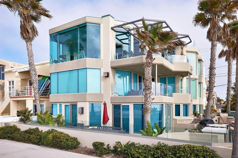 3377 Ocean Front Walk photo 2