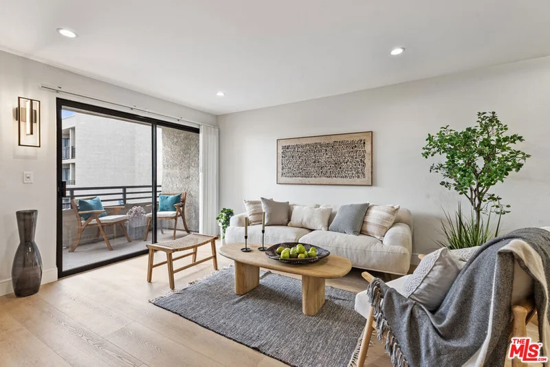 4589 Via Marisol 260, Los Angeles, CA 90042