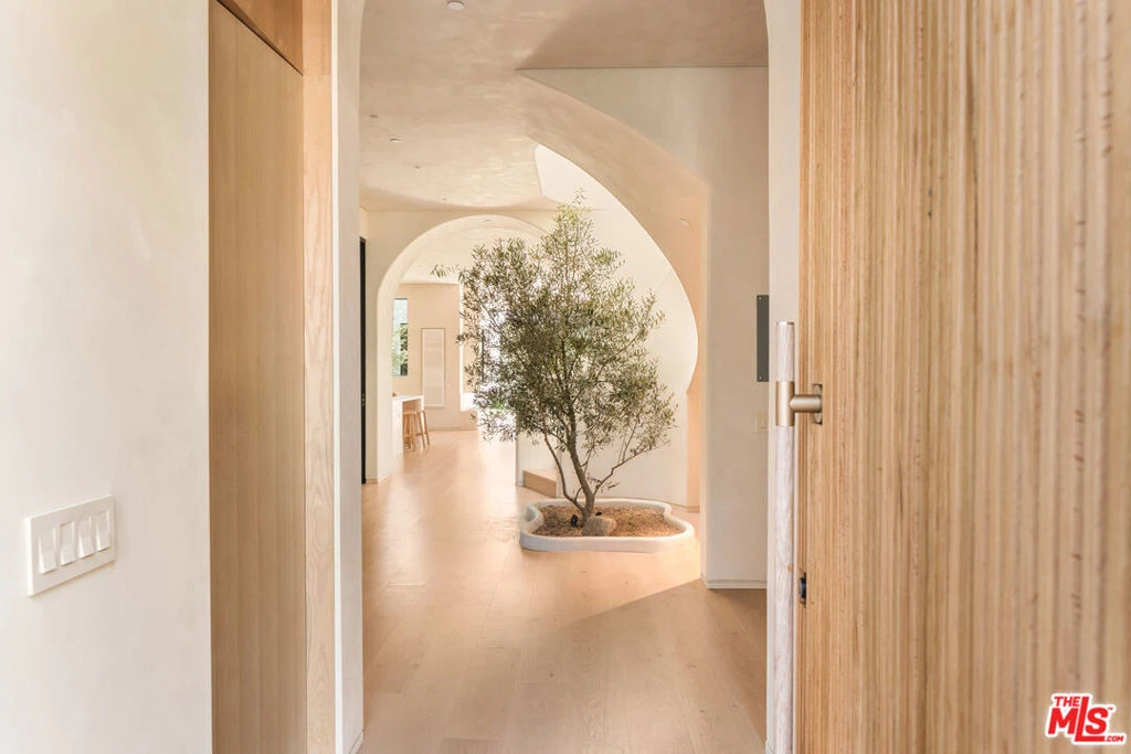 Interior 4